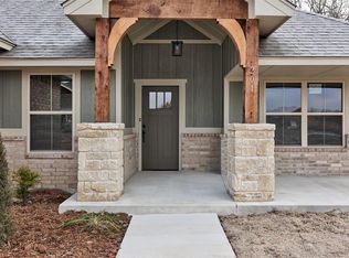 201 Firethorn Way, Noble, OK 73068