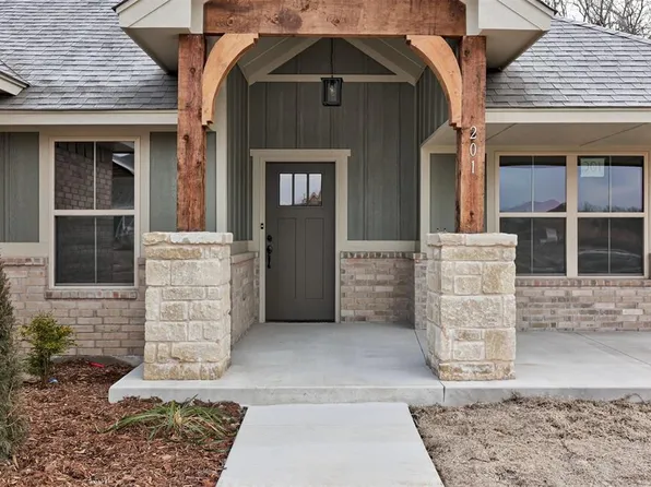 201 Firethorn Way, Noble, OK 73068