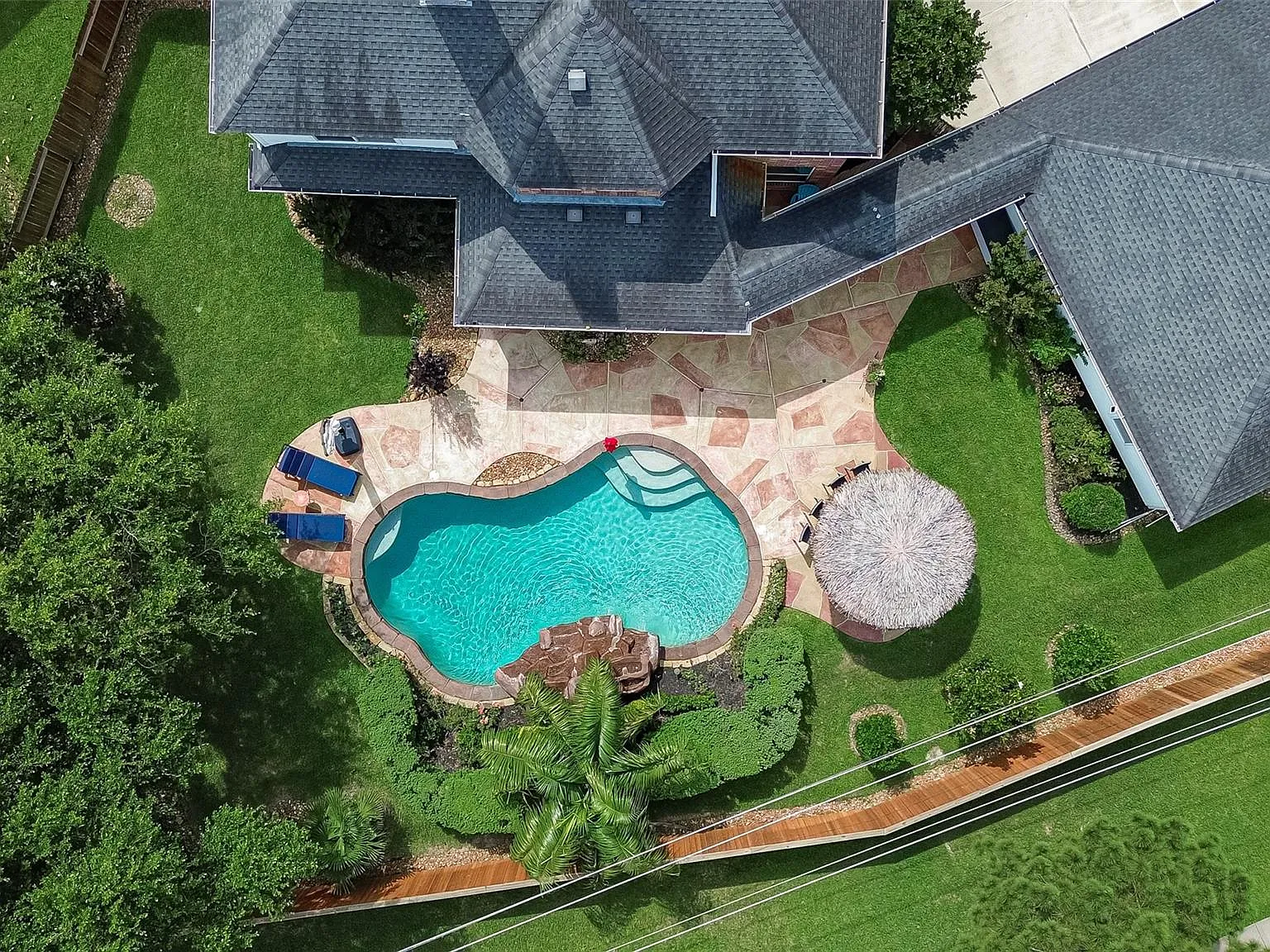 4 bed, 3.5 bath, 3319 sqft, $4,600 — Photo 3