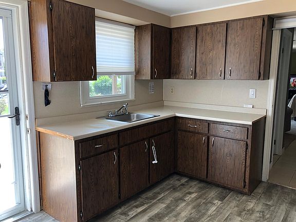 3rd image of 116 Drake Ct Floor 1