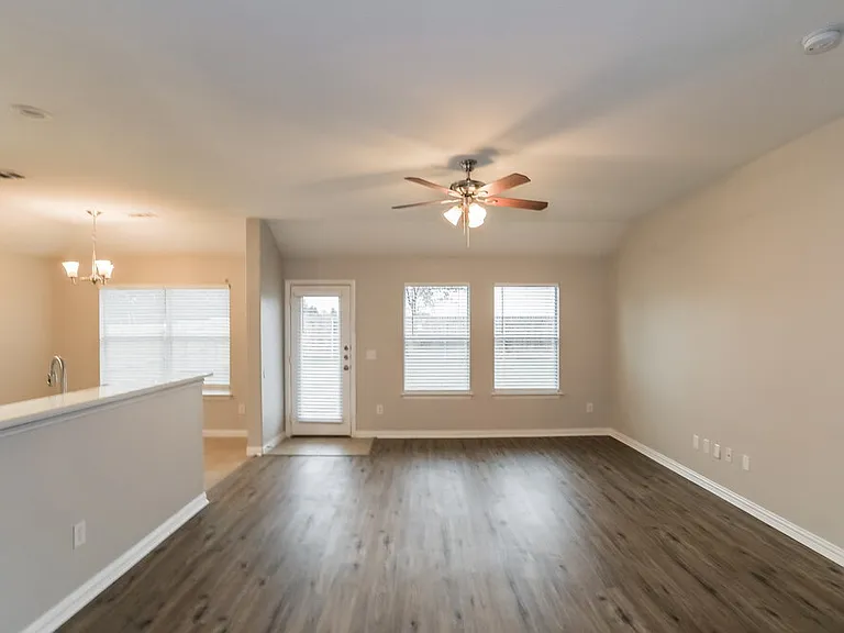 713 Cedar Cove Dr — Photo 4