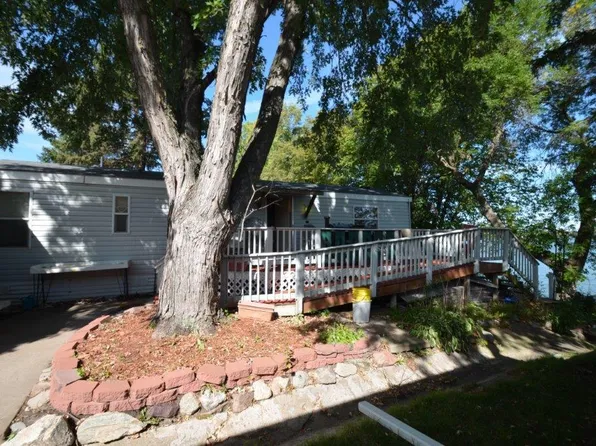 13100 318th St Trailer 160, Lindstrom, MN 55045