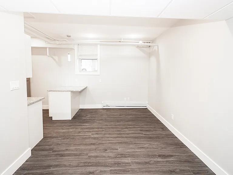 834 Grosvenor Ave #11 — Photo 9