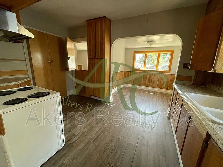 524 Belmont Ave — Photo 7
