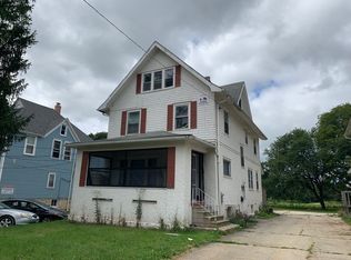 203 John St, Dekalb, IL 60115