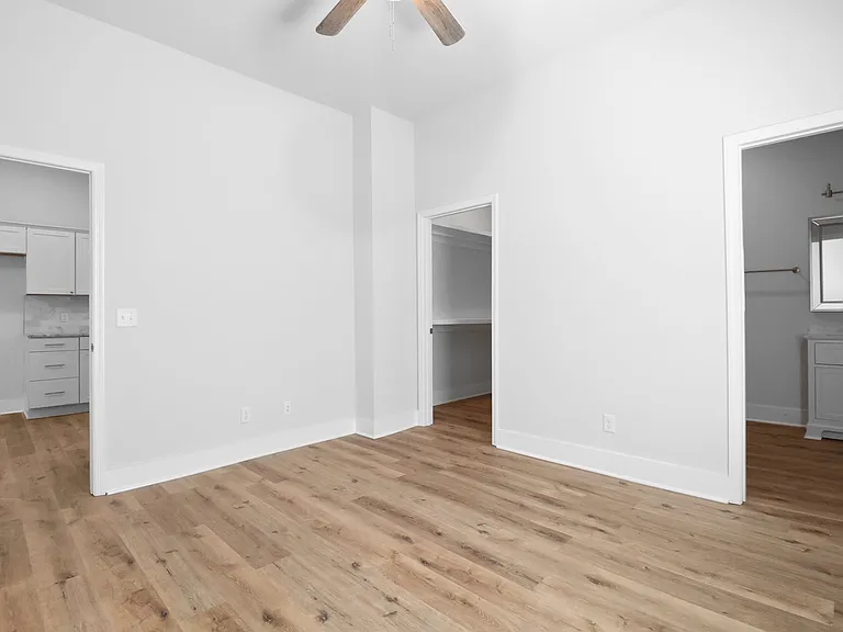 826 W Victory Dr — Photo 4