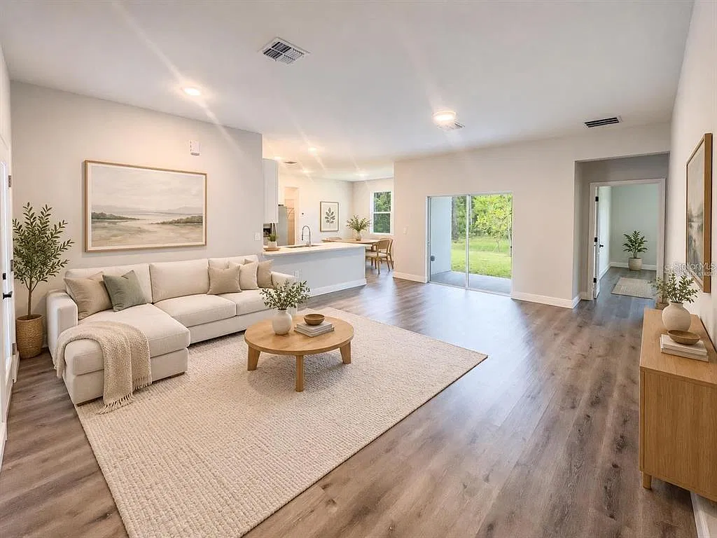 4 bed, 2.0 bath, 1694 sqft, $2,497 — Photo 2