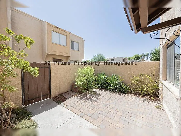 2 bed, 1.0 bath, 904 sqft, $1,895 — Photo 3