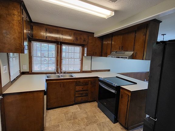 2nd image of 3059 Maysville Rd