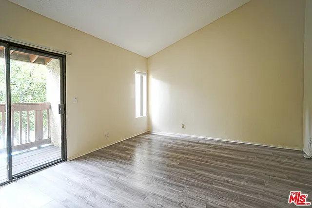 5760 Owensmouth Ave #14 — Photo 10