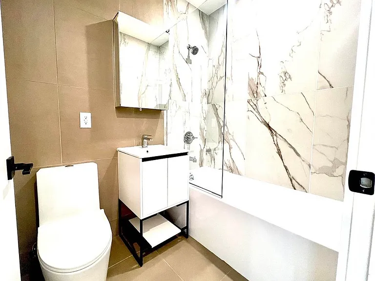 136 Delancey St #1 — Photo 5
