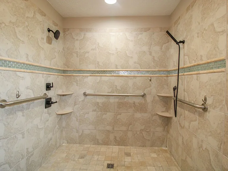 17524 Martin Dr — Photo 24