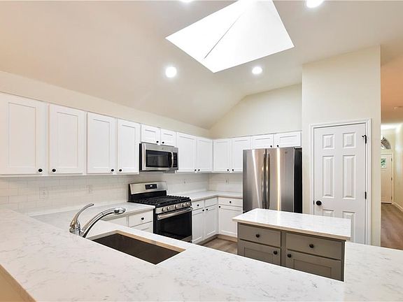 5th image of 4403 Buena Vista Ln