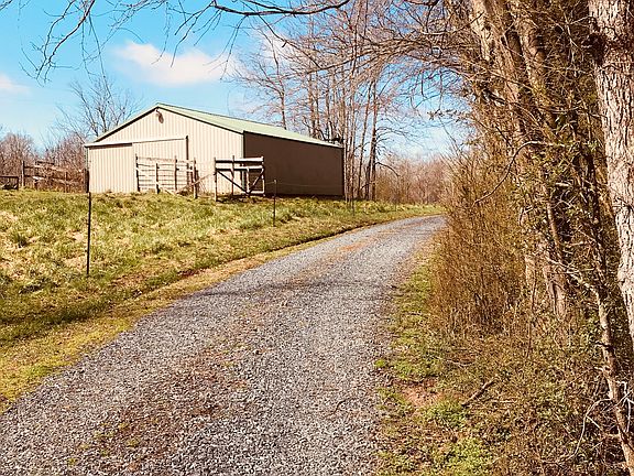 2 stall barn with tack room