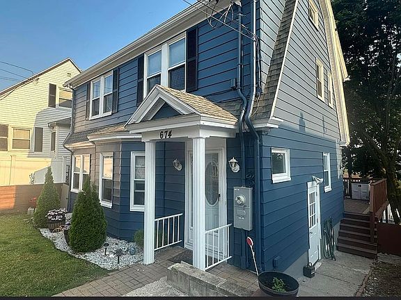 3rd image of 674 Park Ave
