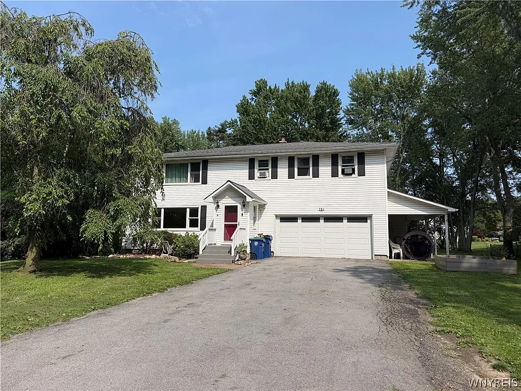 3 bed, 1.5 bath, 2688 sqft, $2,300 — Photo 1