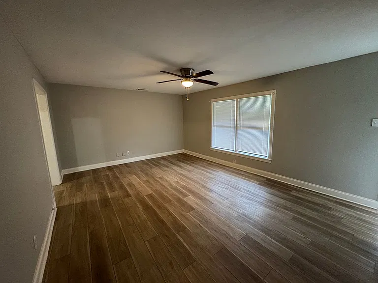 1309 Sunset St — Photo 2
