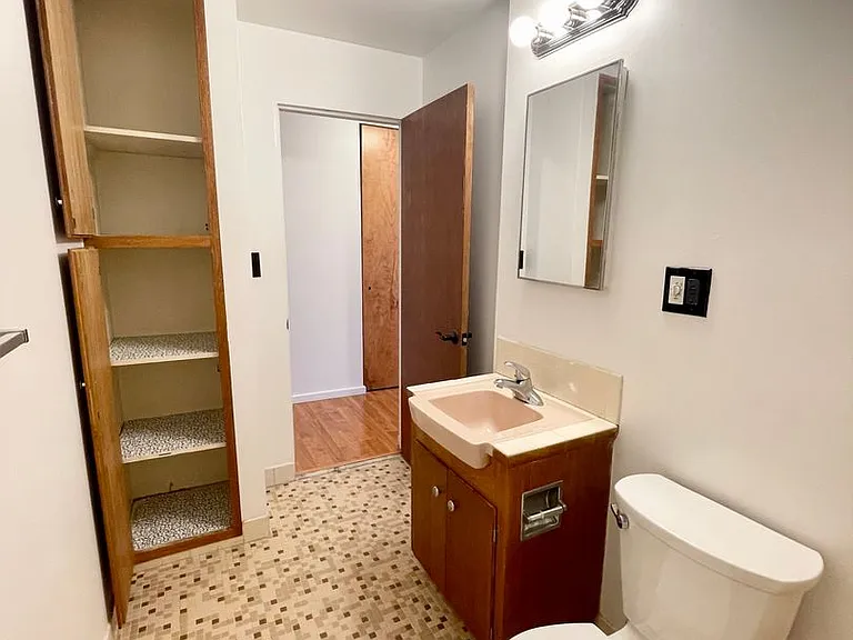 Escolier Apartments — Photo 47