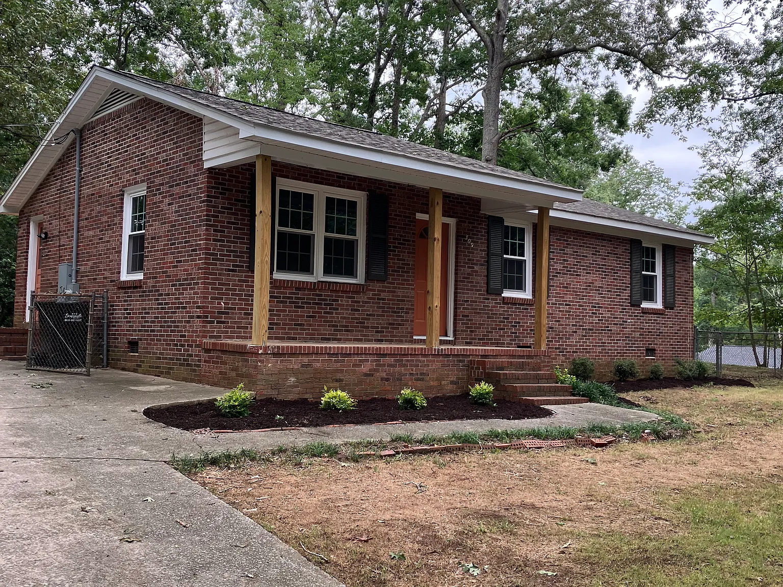 3 bed, 1200 sqft, $1,450 — Photo 3