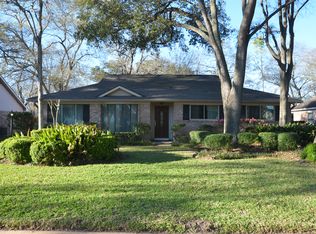 13722 Lynnwood Ln, Sugar Land, TX 77498