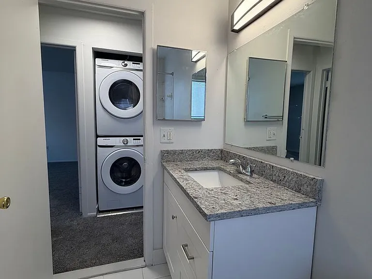 Princeton Square Apartments — Photo 18