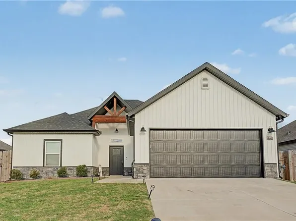 1320 Mount Hood Dr, Centerton, AR 72719