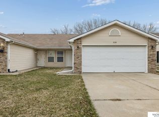 526 Lamont Cir, Lincoln, NE 68528