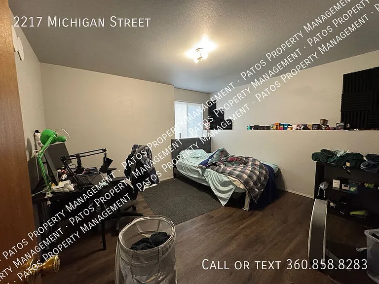 2217 Michigan St — Photo 4