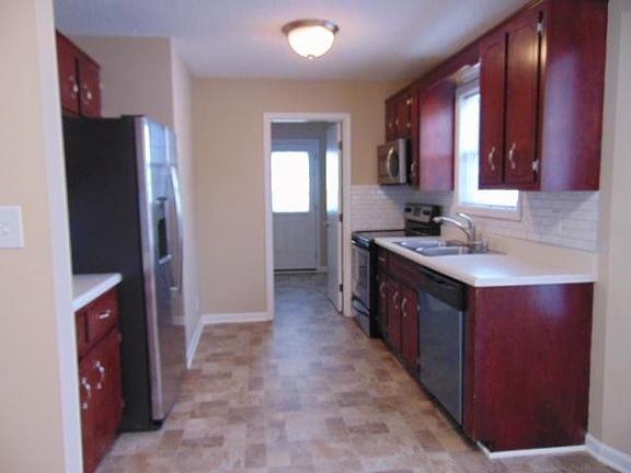 4th image of 327 Donna Dr