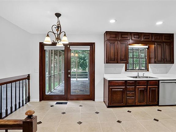 4th image of 447 Cove Dr NE