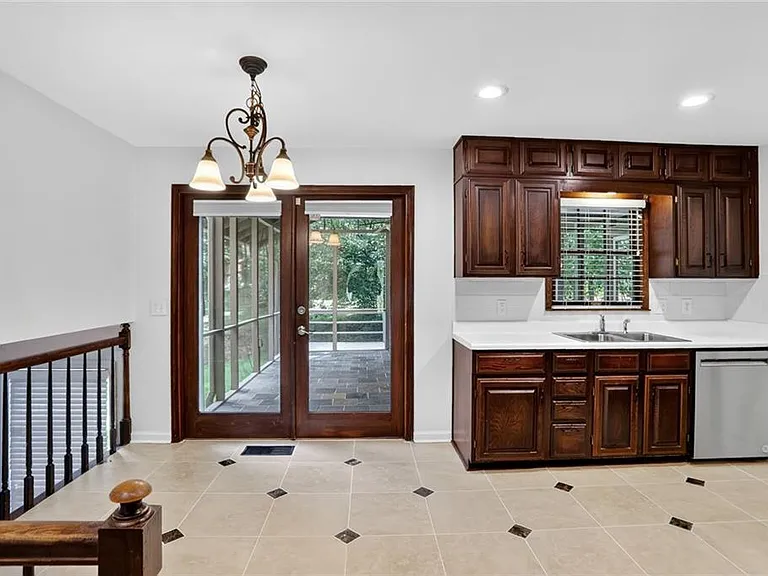 447 Cove Dr NE — Photo 4