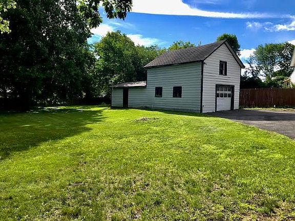4th image of 16 Birchwood Dr