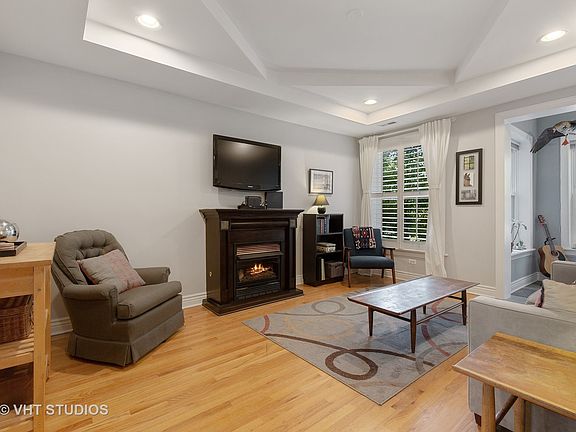 4th image of 7035 N Greenview Ave APT 1S