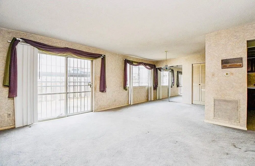 4 bed, 2.5 bath, 1986 sqft, $1,990 — Photo 2