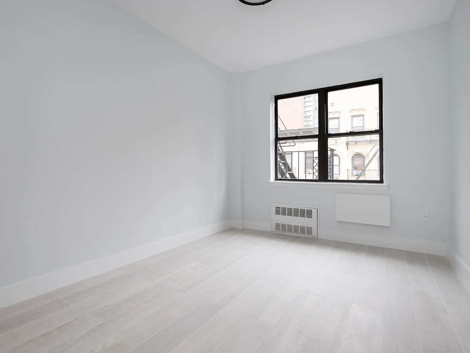 418 East 77th Street — Photo 2