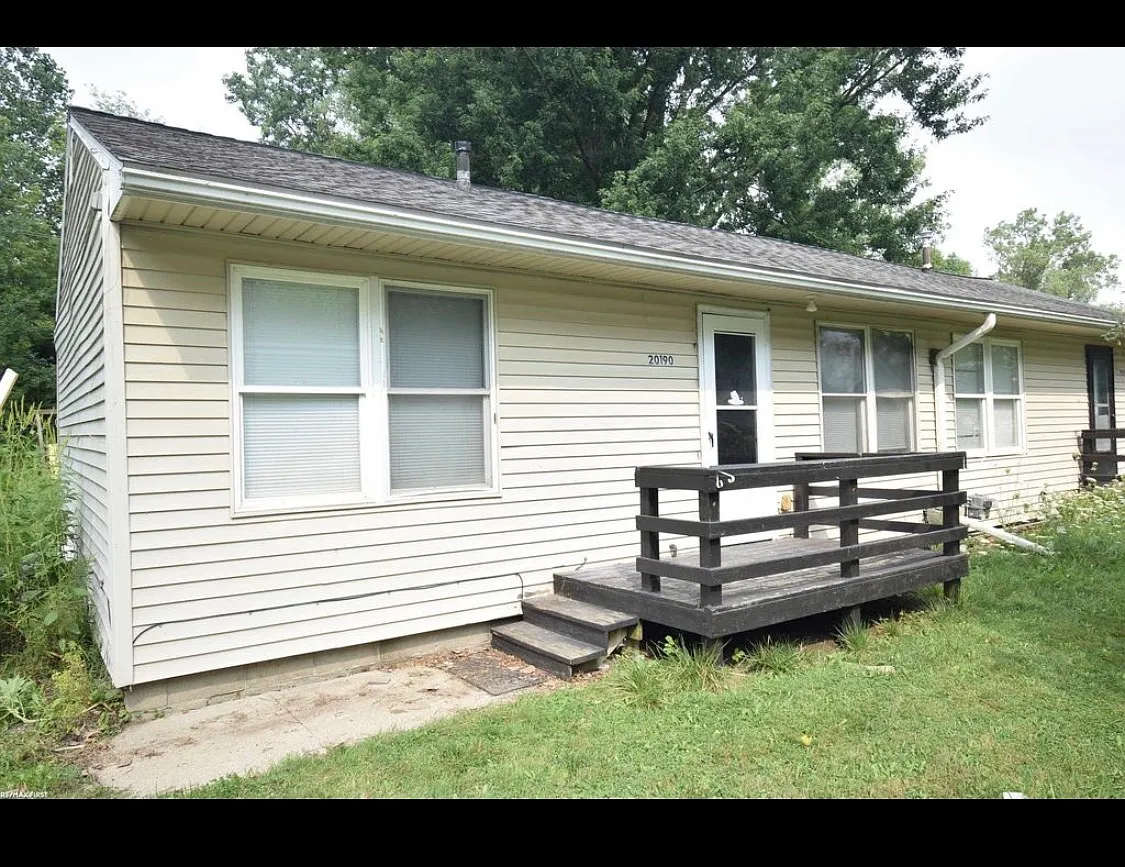 2 bed, 700 sqft, $950 — Photo 1