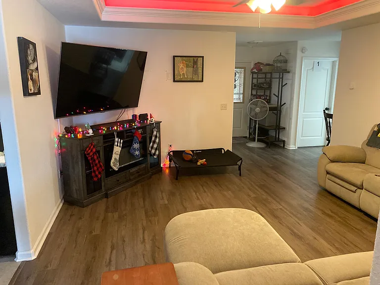White Oak Ln — Photo 6