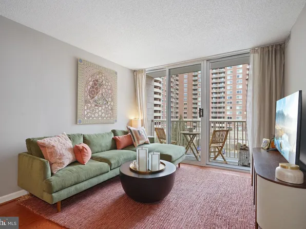 880 N Pollard St APT 503, Arlington, VA 22203