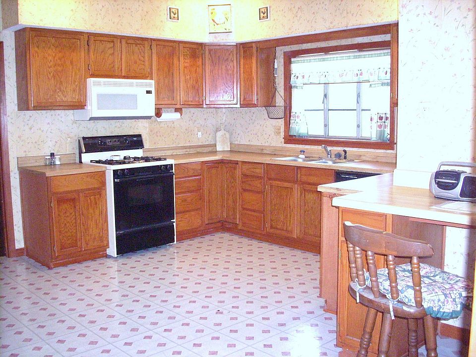2nd image of 602 Tutt Ave