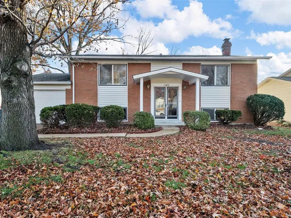 1280 Glenmeade Dr, Maryland Heights, MO 63043