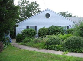 35 Eldane St, New London, CT 06320