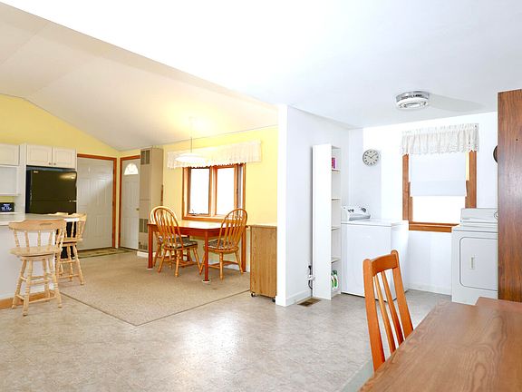4th image of 1 Candlewood Ln