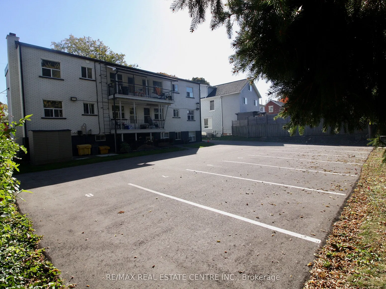 424 Argyle St S — Photo 3