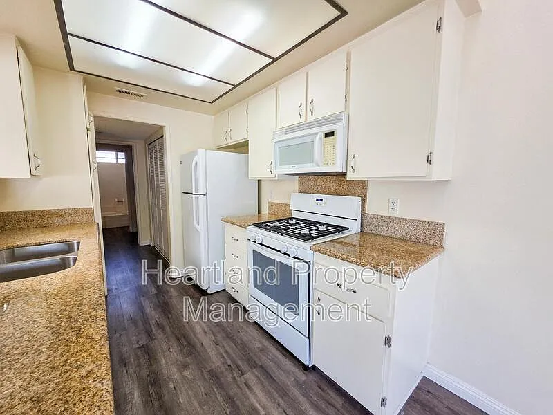 2 bed, 2.0 bath, 1278 sqft, $2,795 — Photo 4