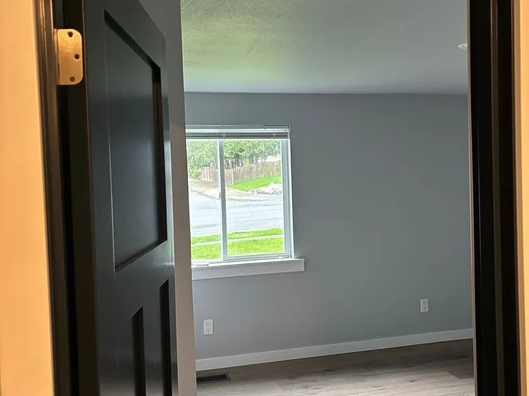 1925 E Belair Dr — Photo 3