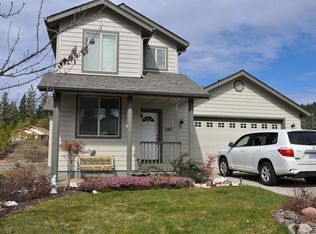 240 Cedar Brook Ln, Cave Junction, OR 97523