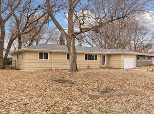 3011 Asbury St, Roseville, MN 55113