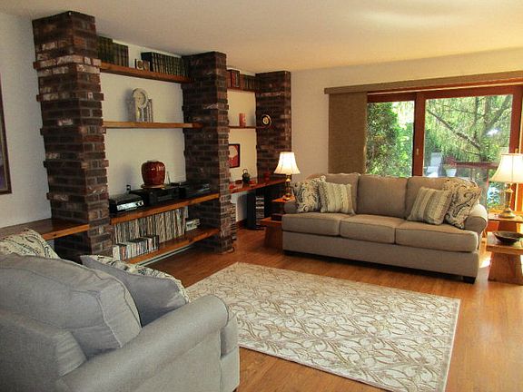 4th image of 76 Stafford Dr
