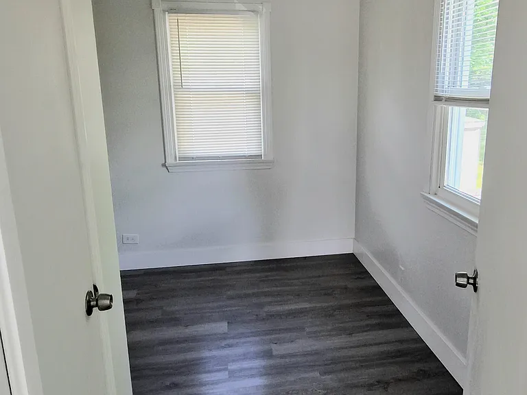 262 & 264 E Paige Ave #262 — Photo 9