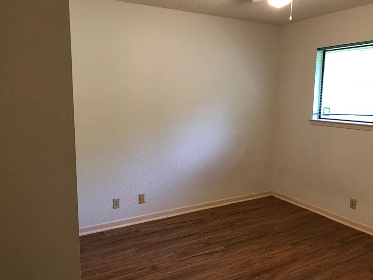 11203 Oak View Dr — Photo 13